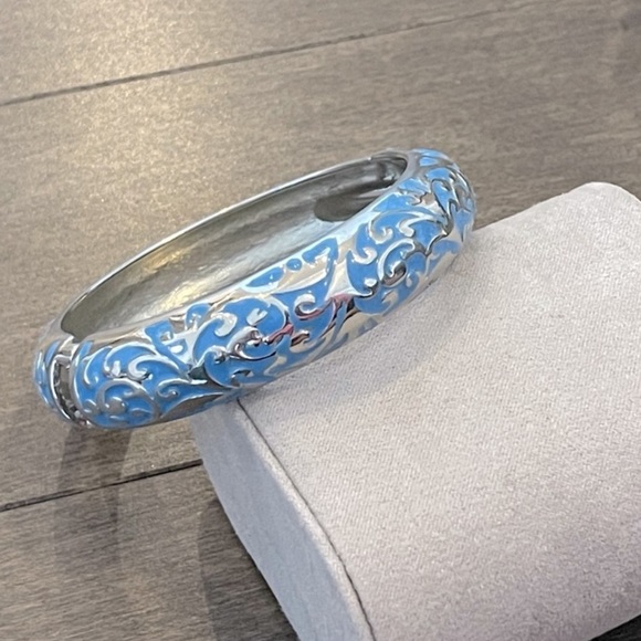 Women’s Silver Blue Hinged Bangle Bracelet, Fashion Jewellery - Picture 4 of 8